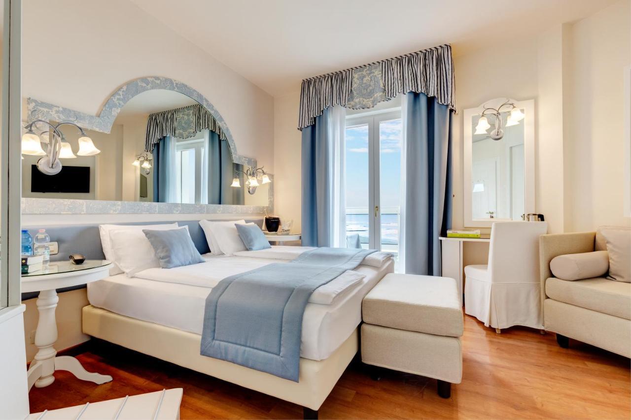 Hotel Cavalieri Palace & Suites Jesolo Extérieur photo