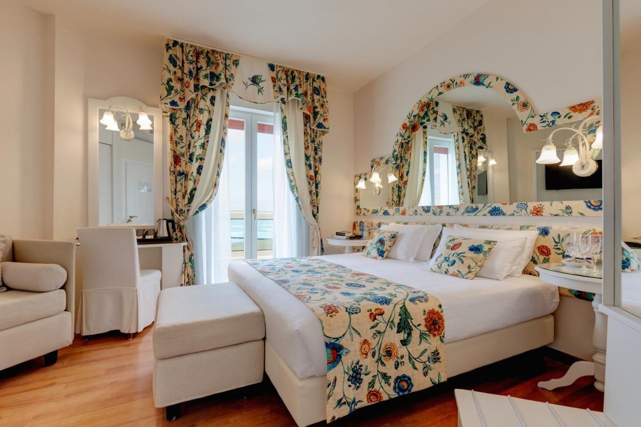 Hotel Cavalieri Palace & Suites Jesolo Extérieur photo