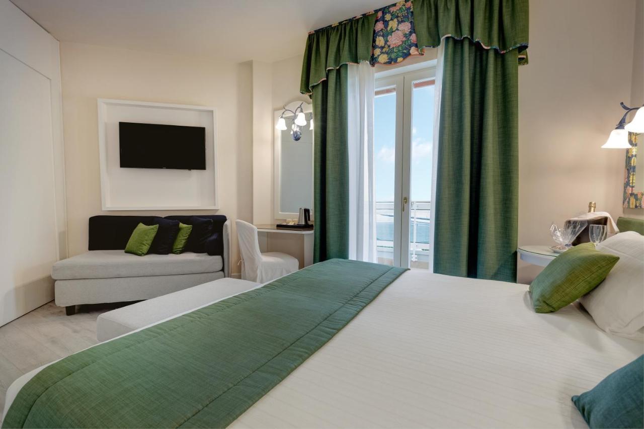 Hotel Cavalieri Palace & Suites Jesolo Extérieur photo