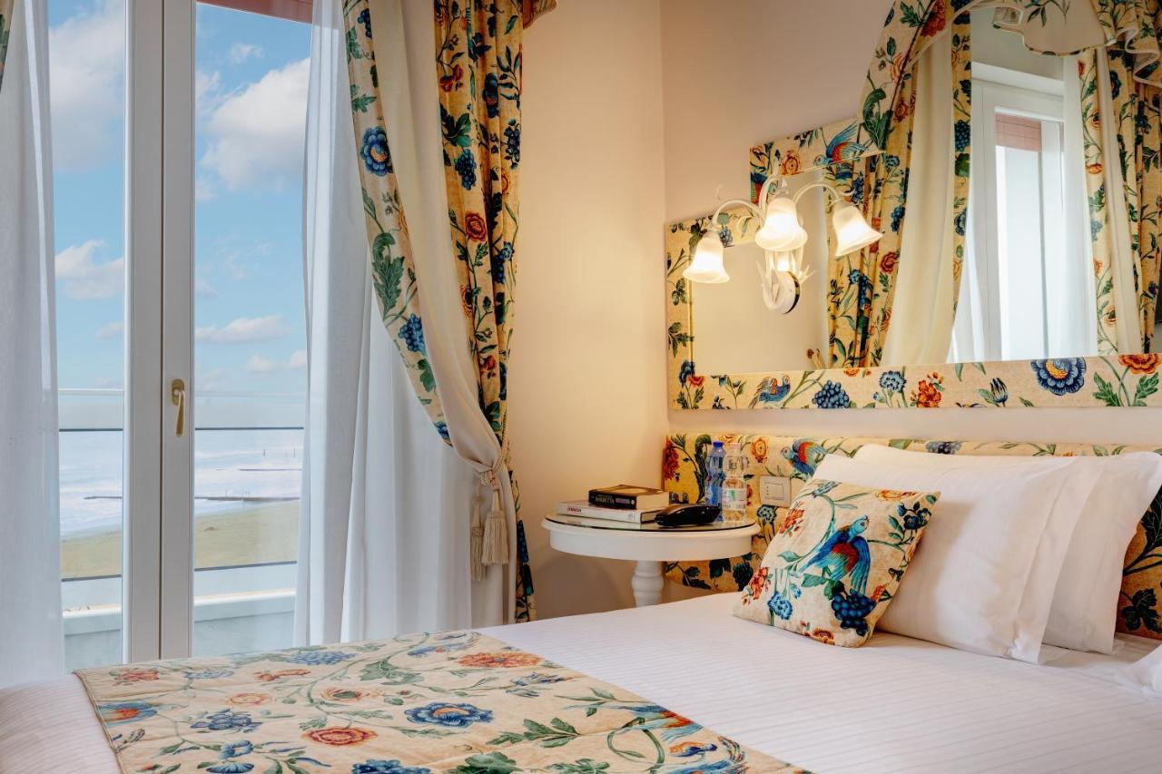 Hotel Cavalieri Palace & Suites Jesolo Extérieur photo