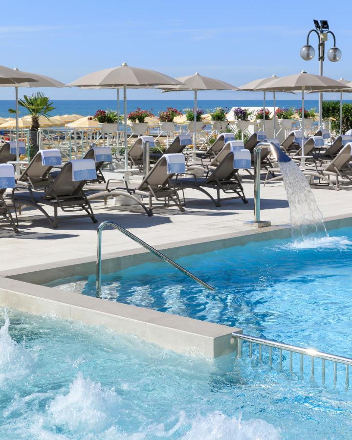 Hotel Cavalieri Palace & Suites Jesolo Extérieur photo