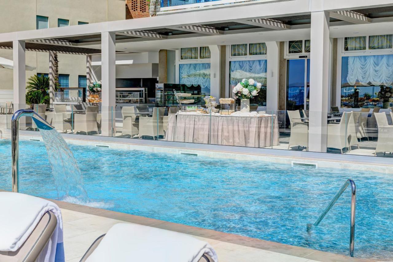 Hotel Cavalieri Palace & Suites Jesolo Extérieur photo