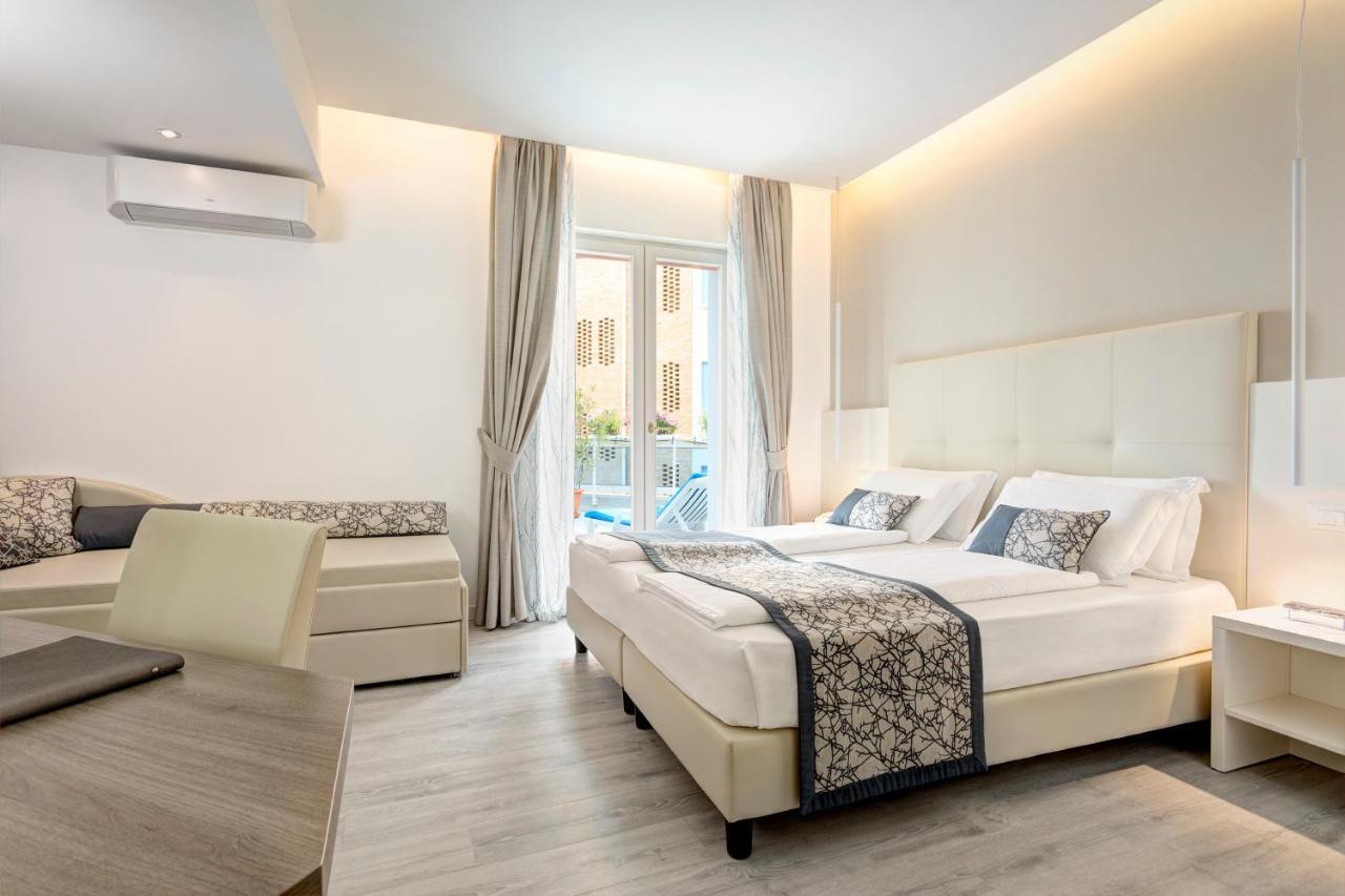 Hotel Cavalieri Palace & Suites Jesolo Extérieur photo