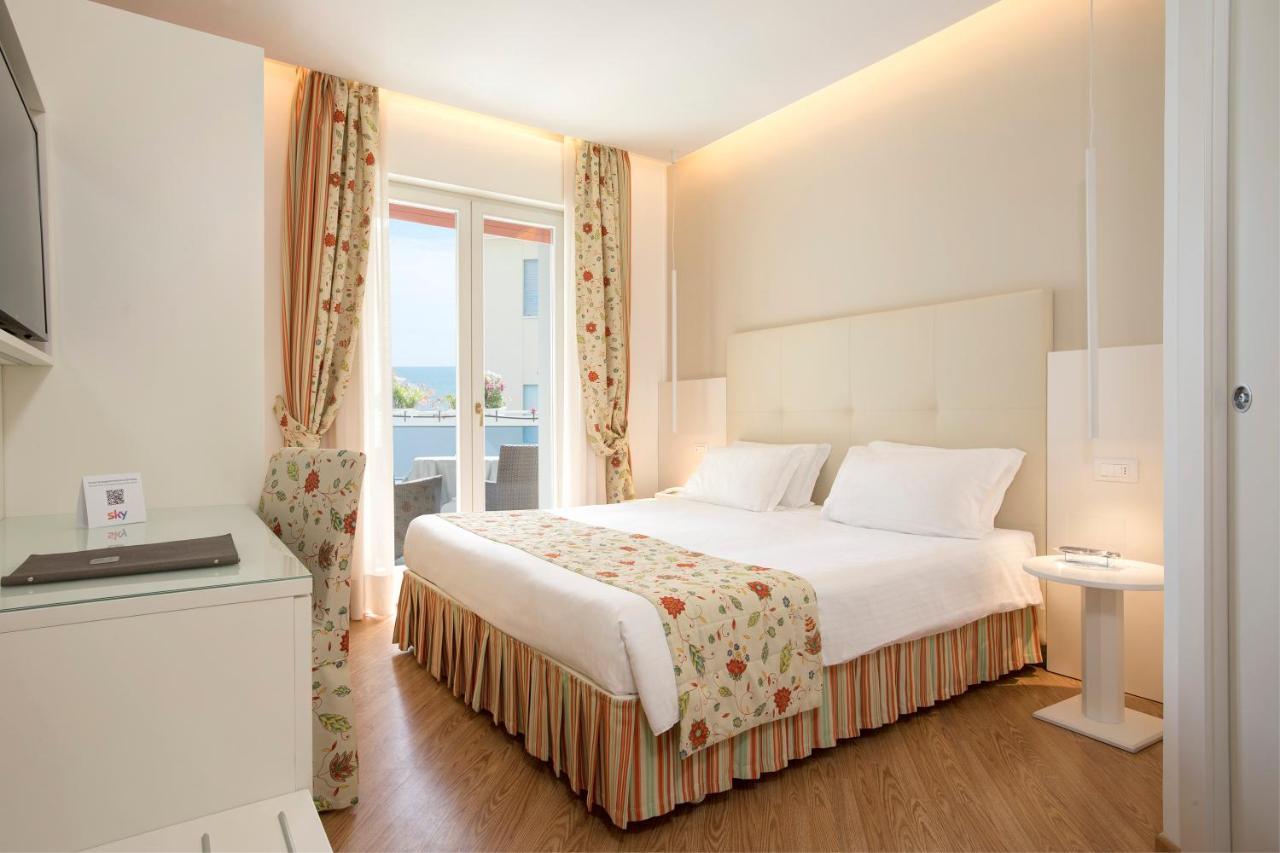 Hotel Cavalieri Palace & Suites Jesolo Extérieur photo