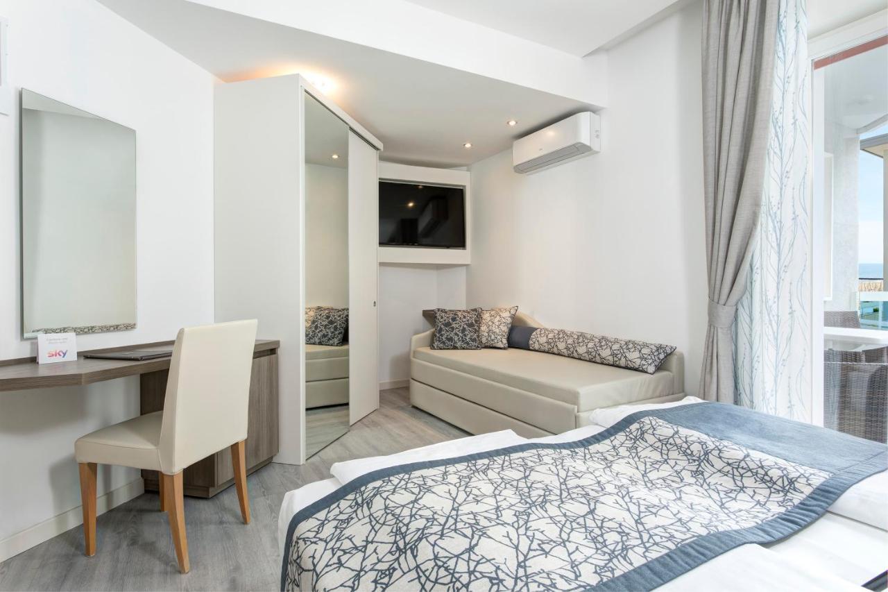 Hotel Cavalieri Palace & Suites Jesolo Extérieur photo
