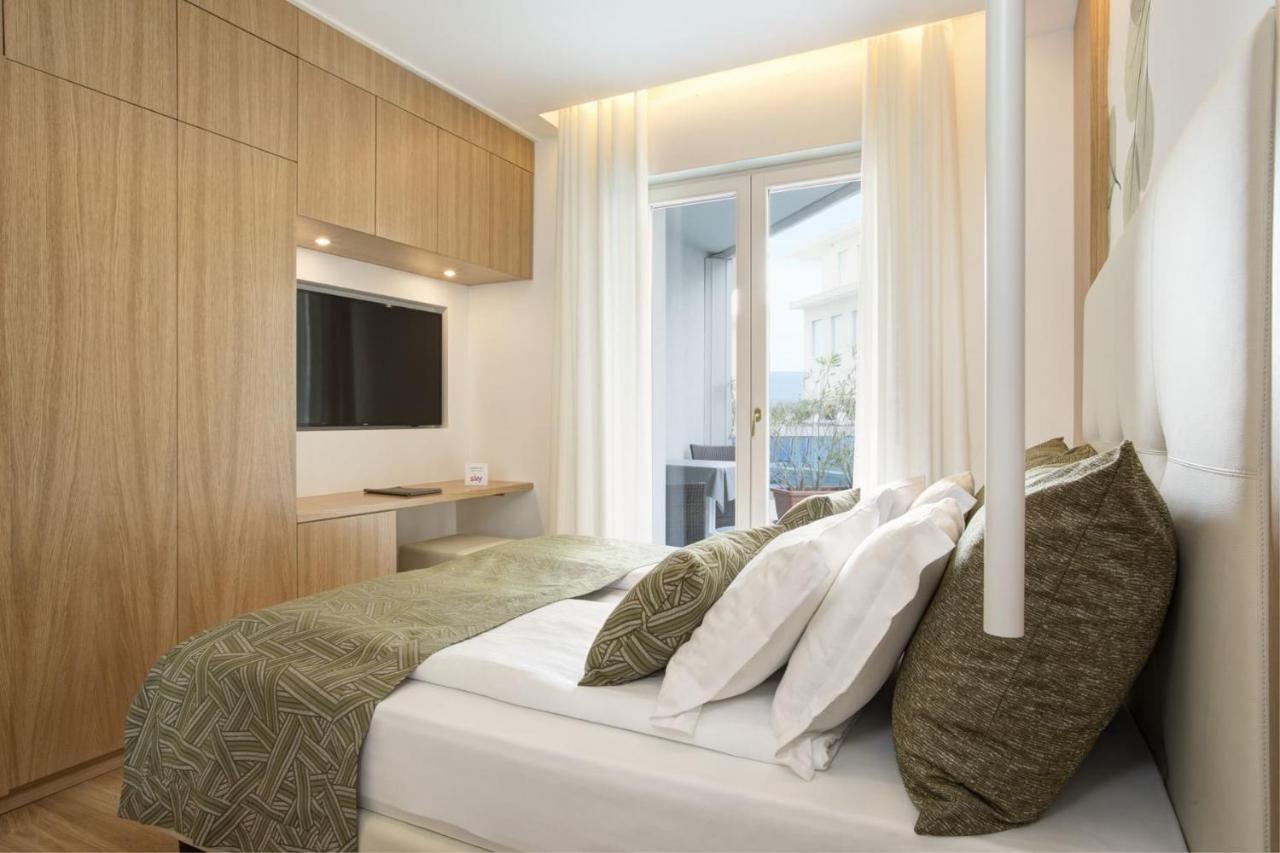 Hotel Cavalieri Palace & Suites Jesolo Extérieur photo