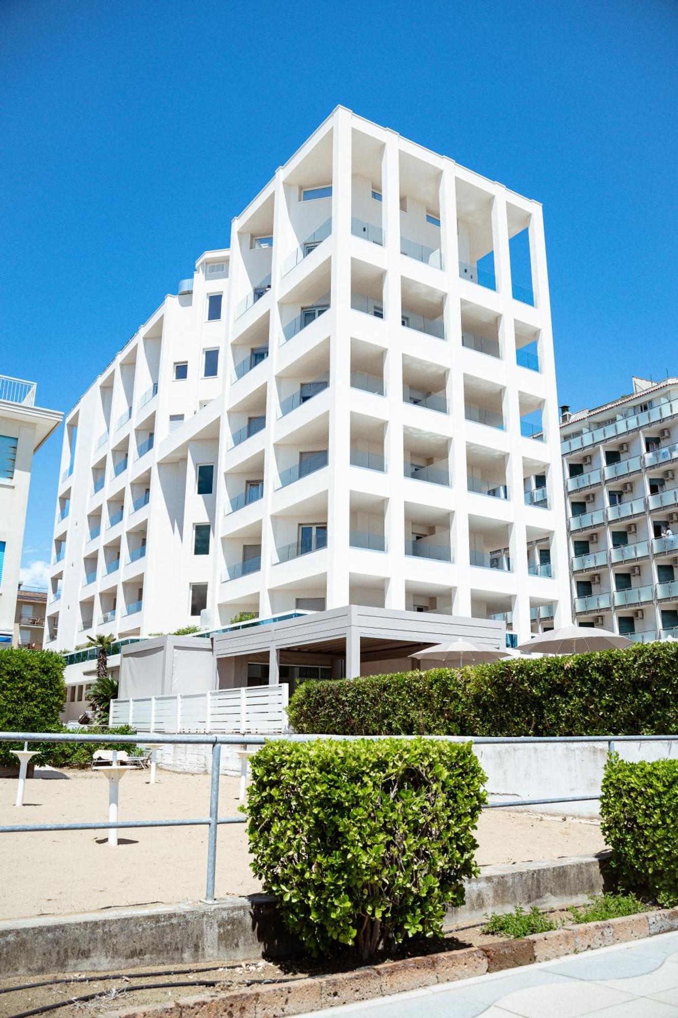 Hotel Cavalieri Palace & Suites Jesolo Extérieur photo
