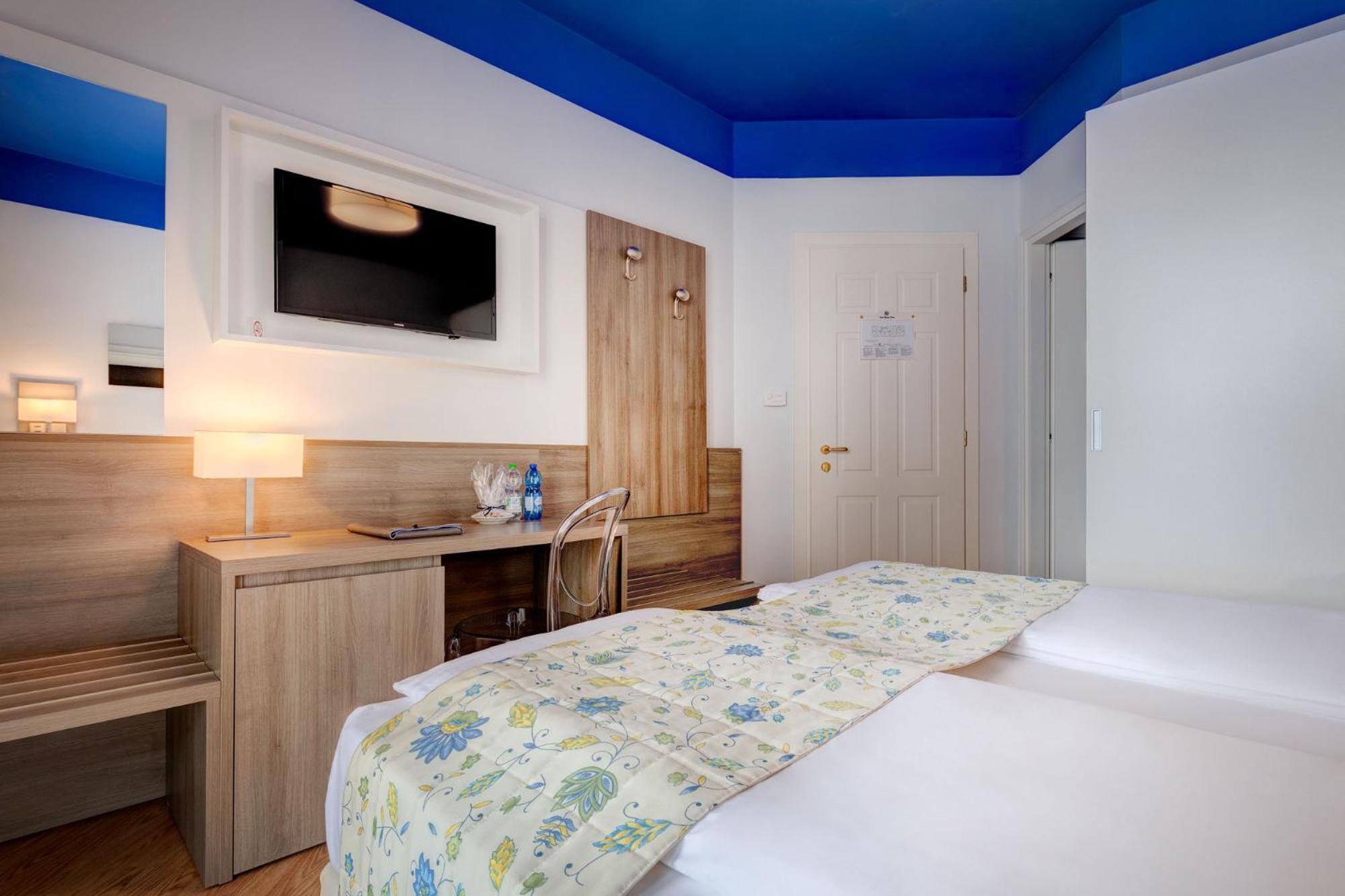 Hotel Cavalieri Palace & Suites Jesolo Extérieur photo