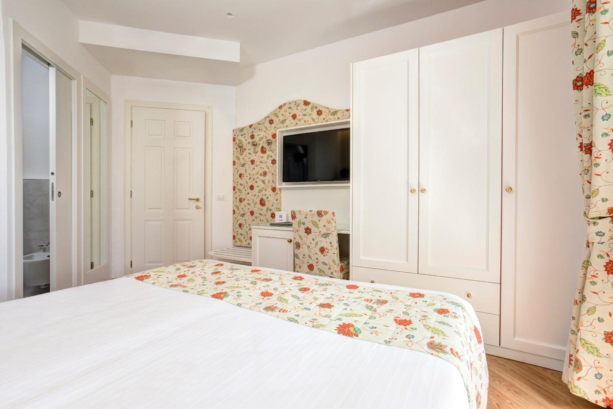 Hotel Cavalieri Palace & Suites Jesolo Extérieur photo