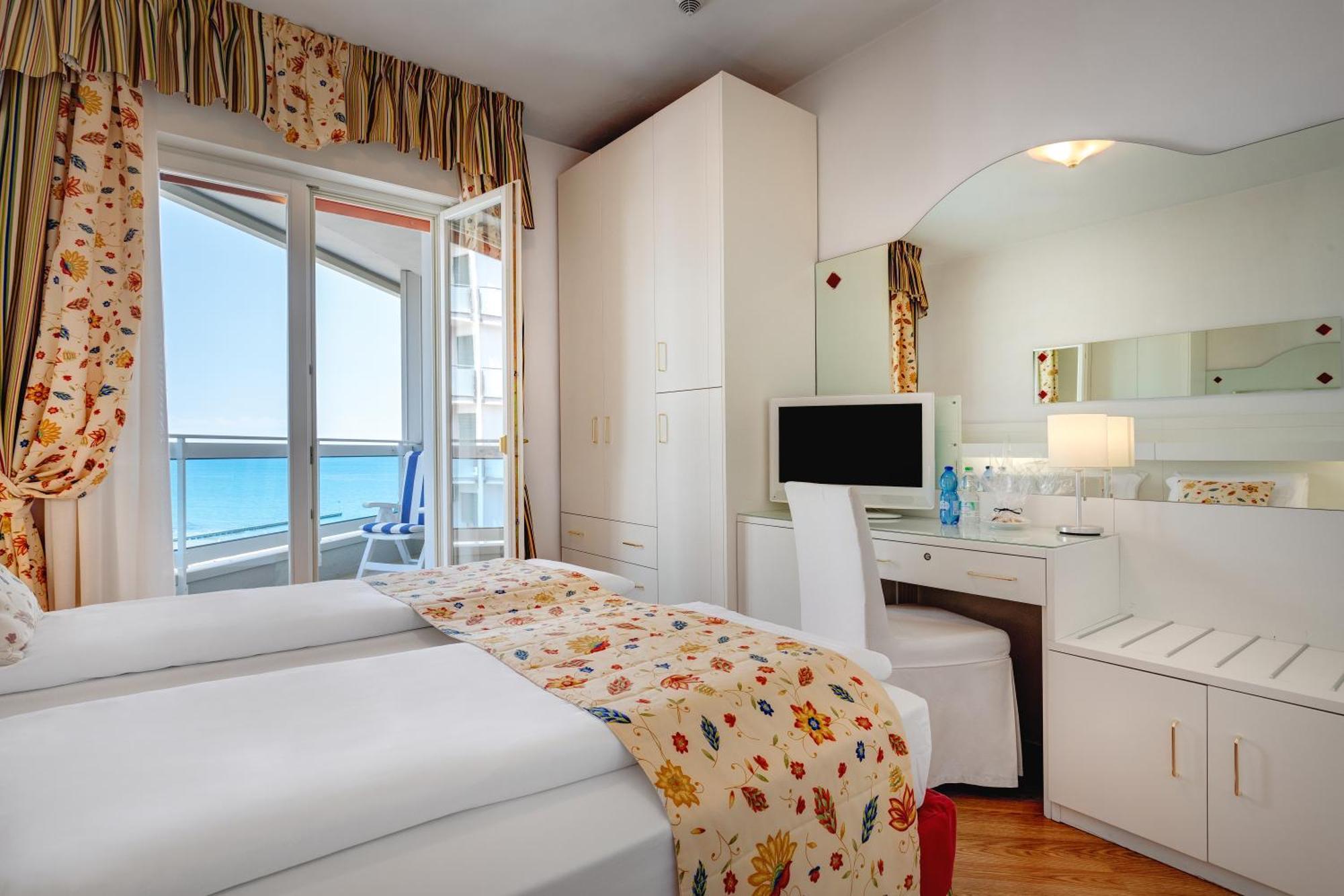 Hotel Cavalieri Palace & Suites Jesolo Extérieur photo