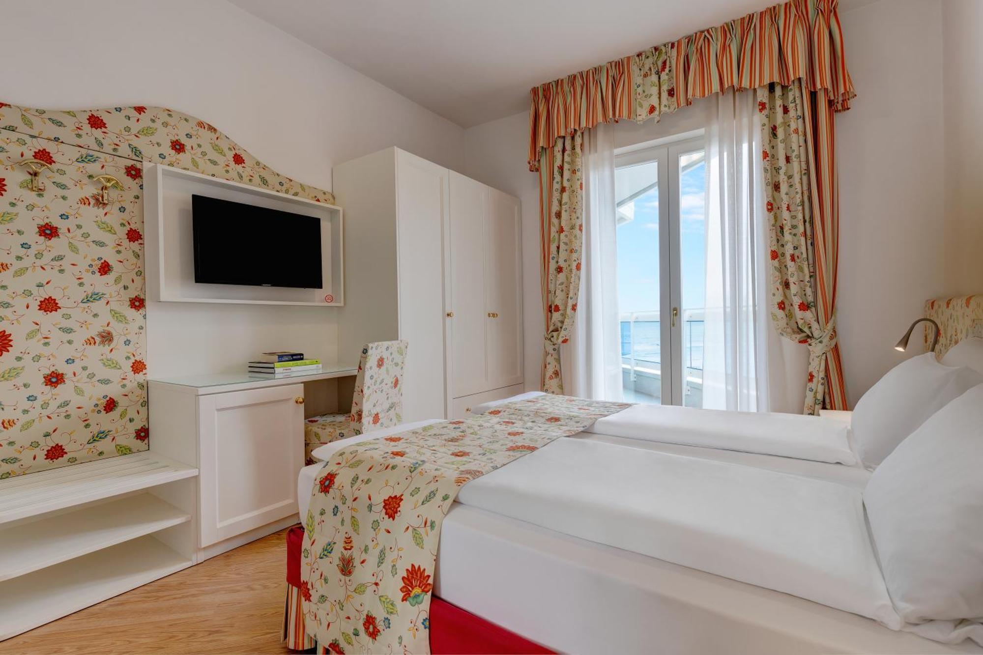 Hotel Cavalieri Palace & Suites Jesolo Extérieur photo