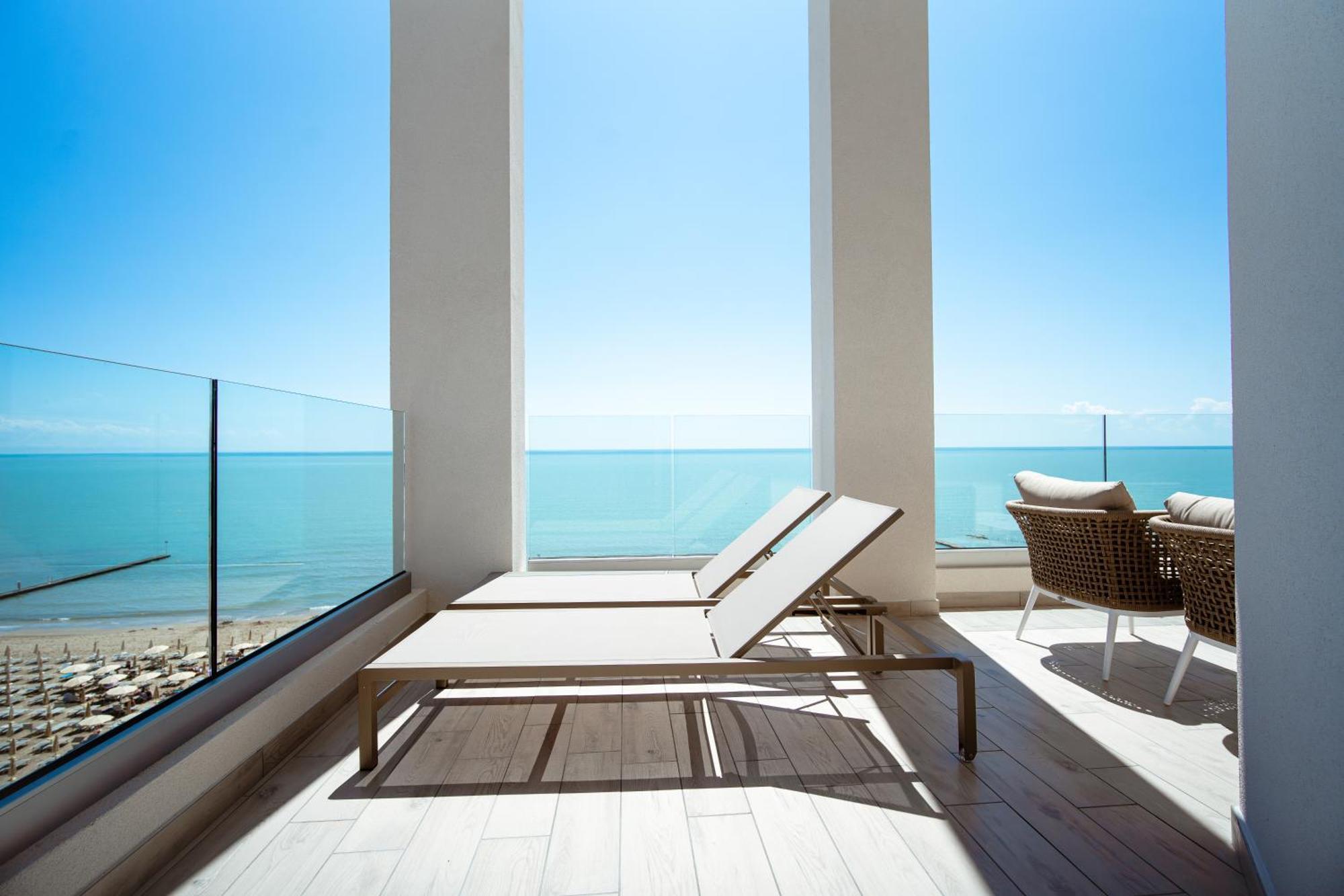 Hotel Cavalieri Palace & Suites Jesolo Extérieur photo