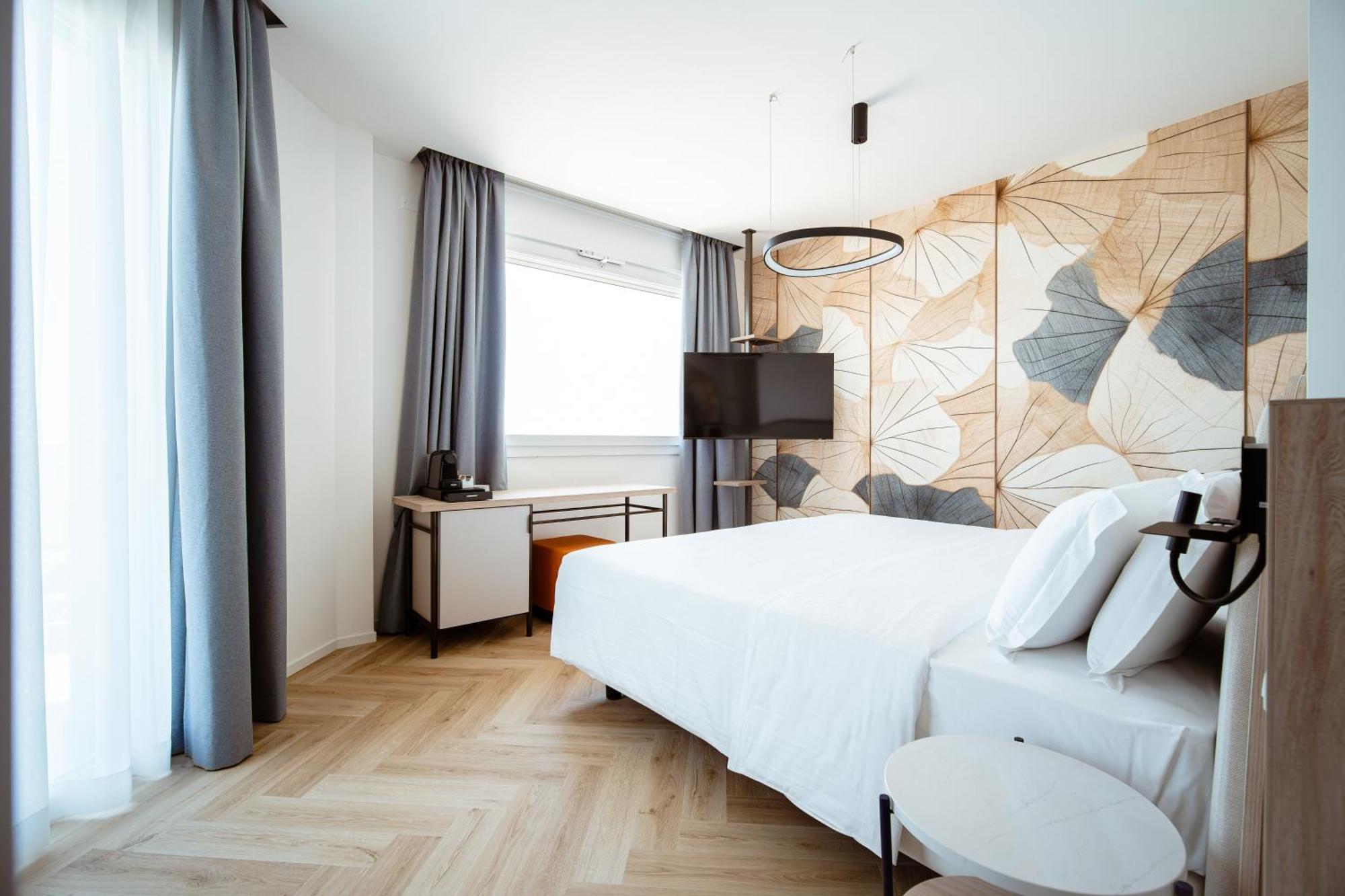Hotel Cavalieri Palace & Suites Jesolo Extérieur photo
