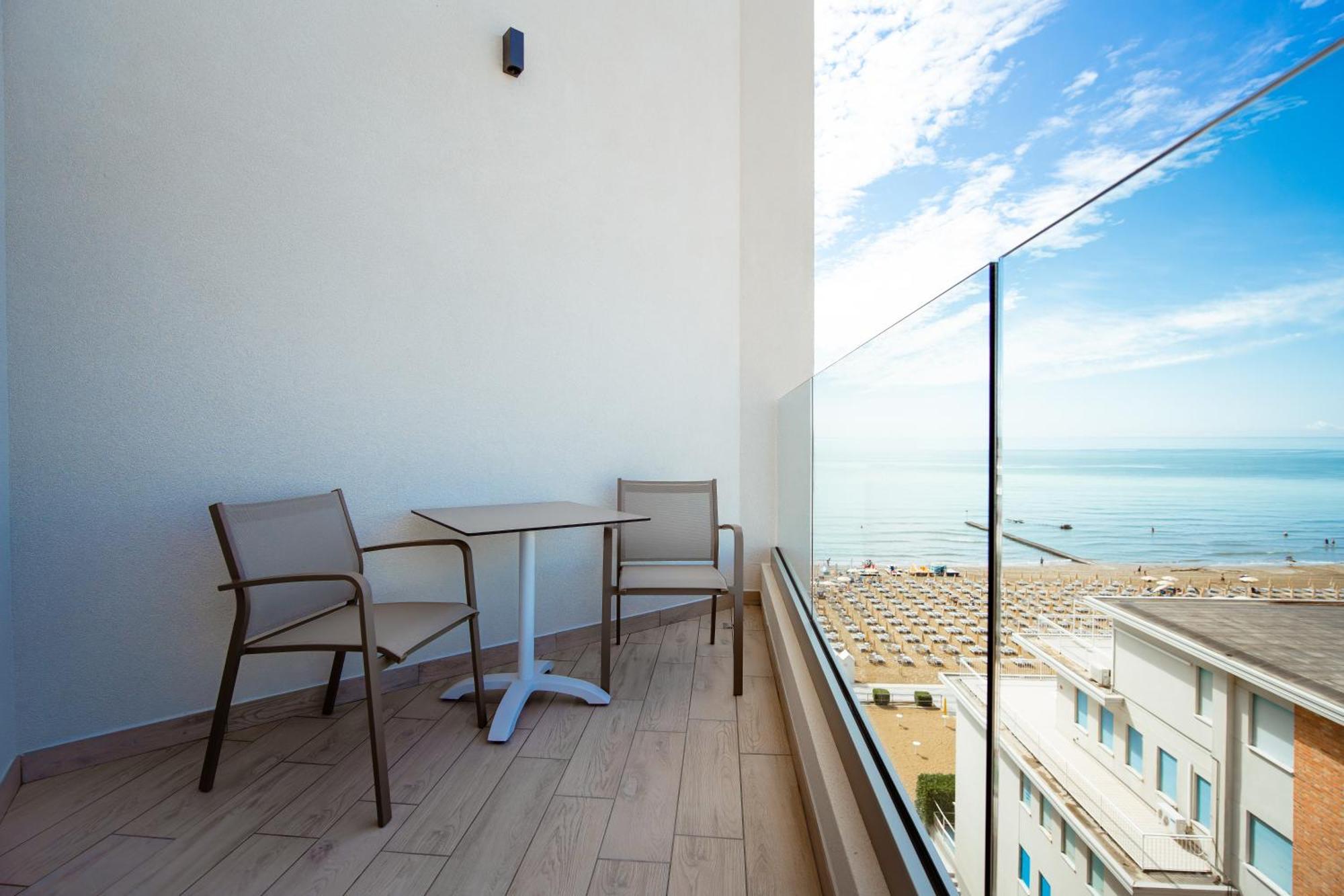 Hotel Cavalieri Palace & Suites Jesolo Extérieur photo