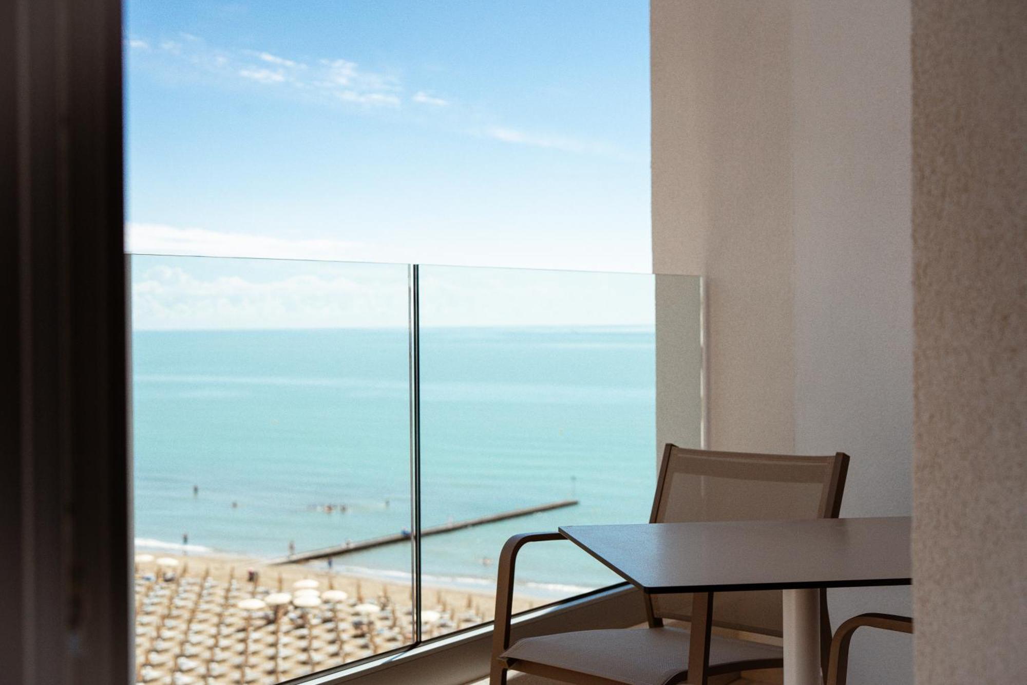 Hotel Cavalieri Palace & Suites Jesolo Extérieur photo