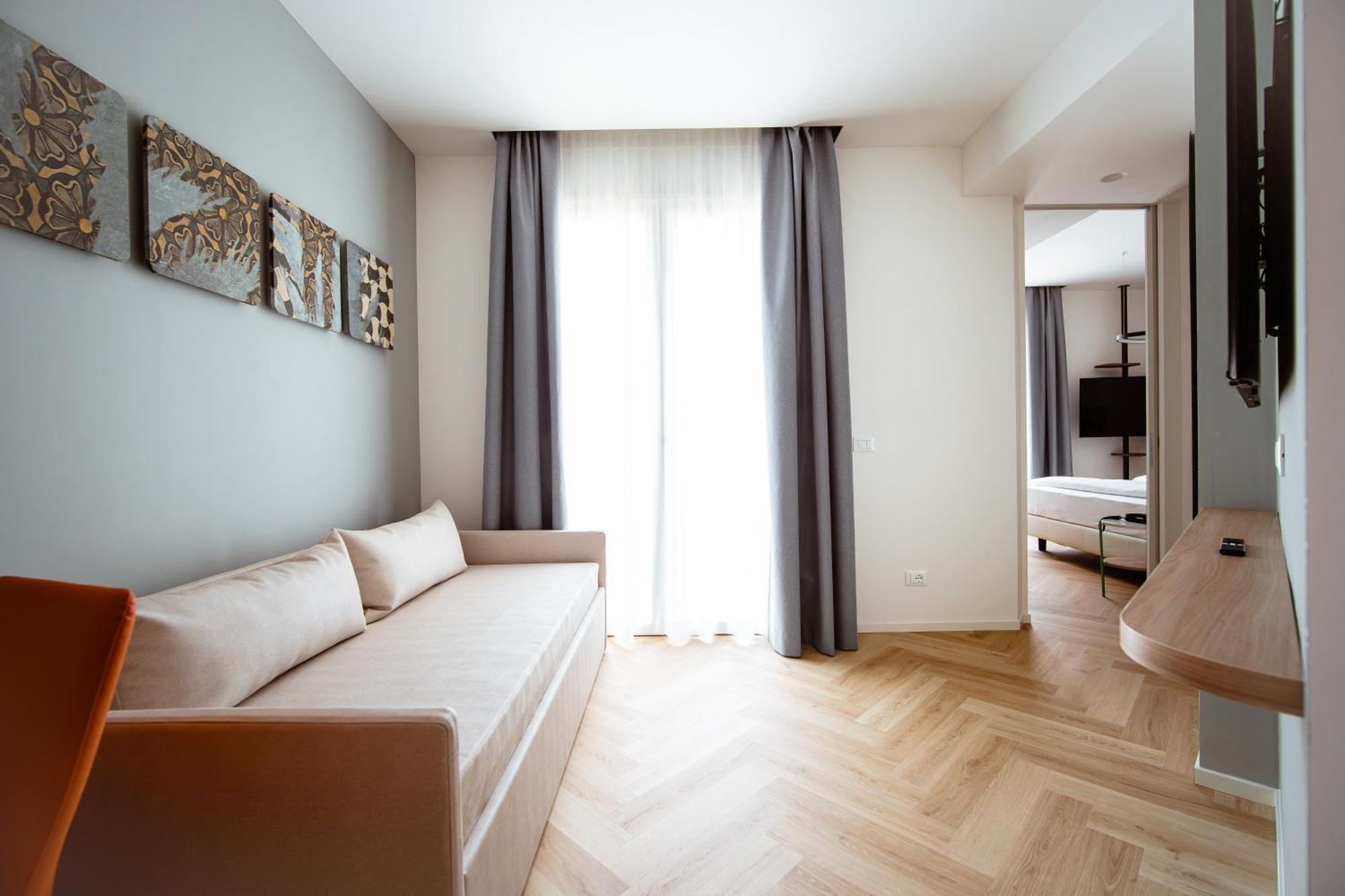 Hotel Cavalieri Palace & Suites Jesolo Extérieur photo