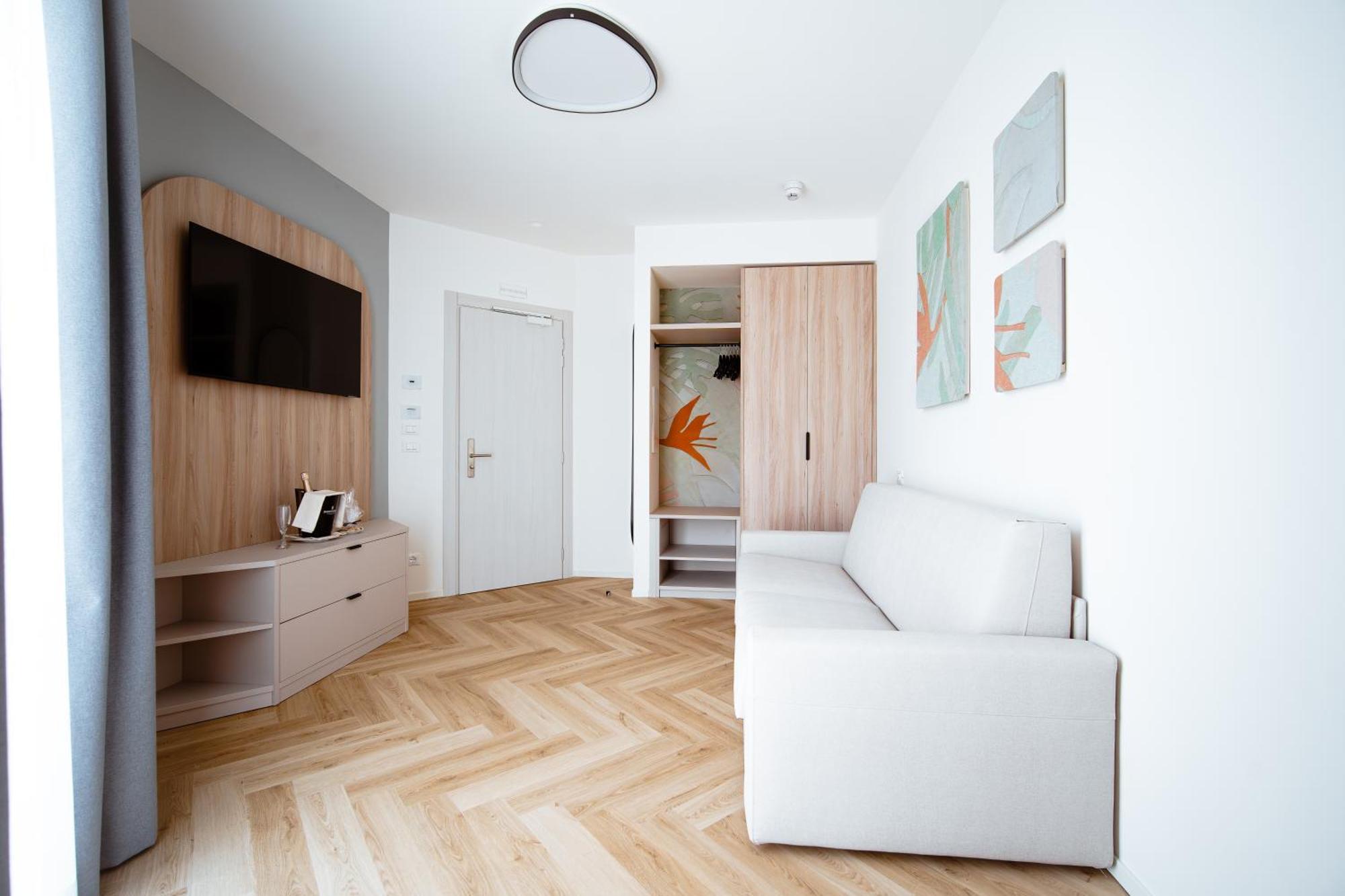 Hotel Cavalieri Palace & Suites Jesolo Extérieur photo