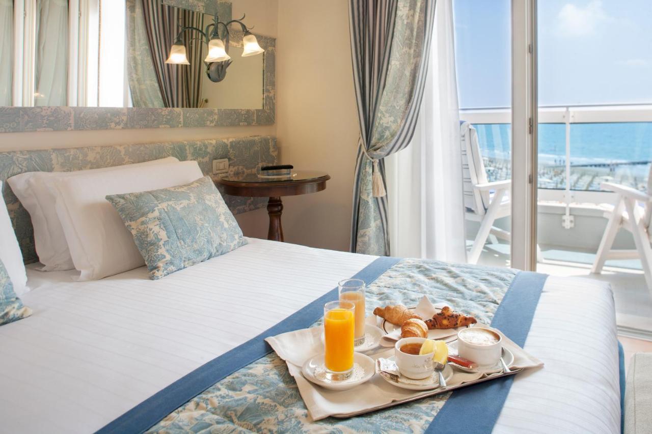 Hotel Cavalieri Palace & Suites Jesolo Extérieur photo