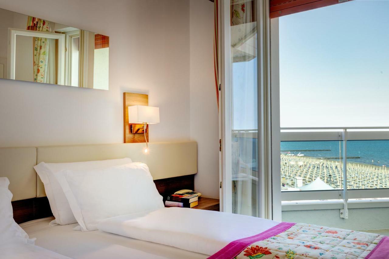Hotel Cavalieri Palace & Suites Jesolo Extérieur photo